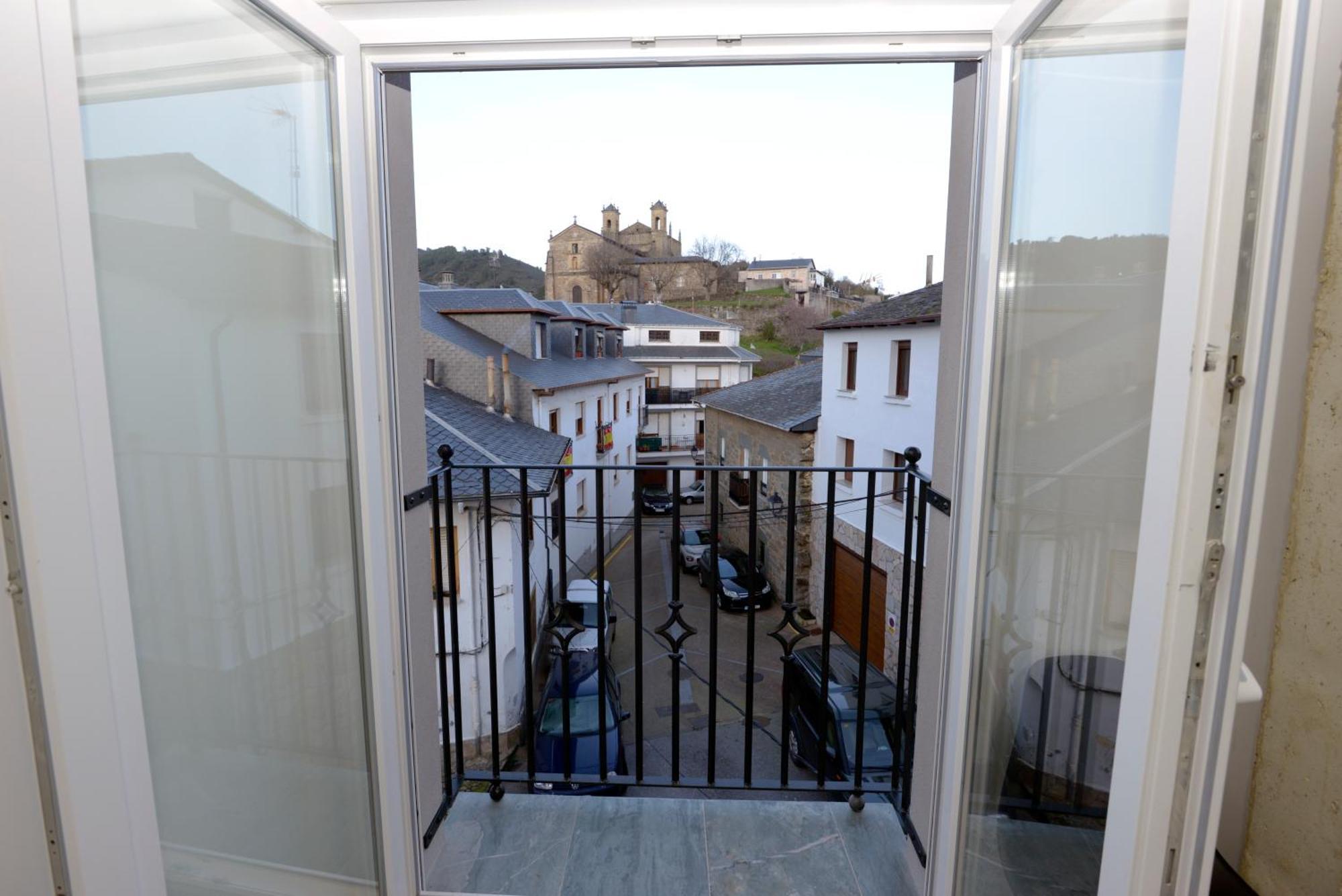 Hostel El Campano Villafranca Del Bierzo Bagian luar foto