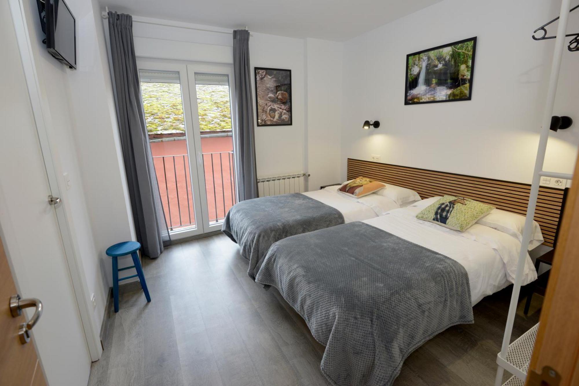 Hostel El Campano Villafranca Del Bierzo Bagian luar foto